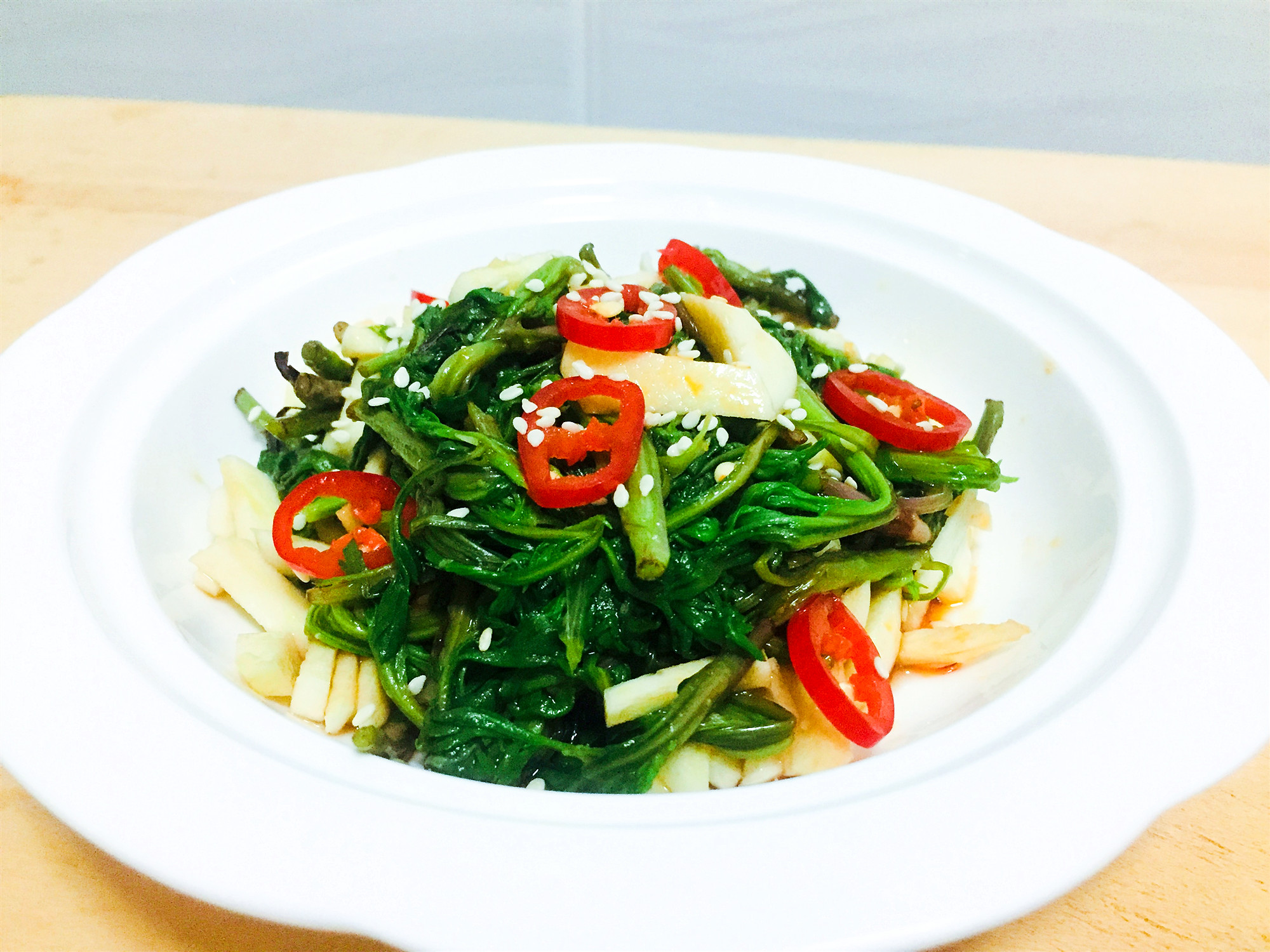 柳蒿芽凉拌做法,柳蒿芽的做法和功效