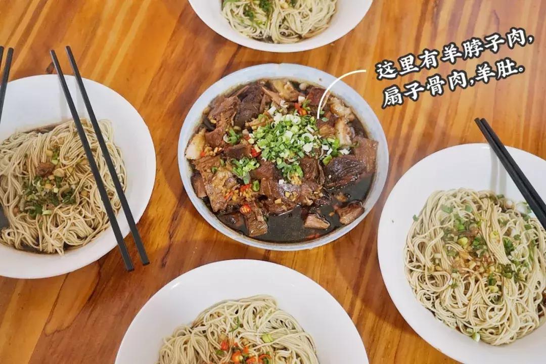 柴火灶铸铁大锅,大铁锅炖羊肉面