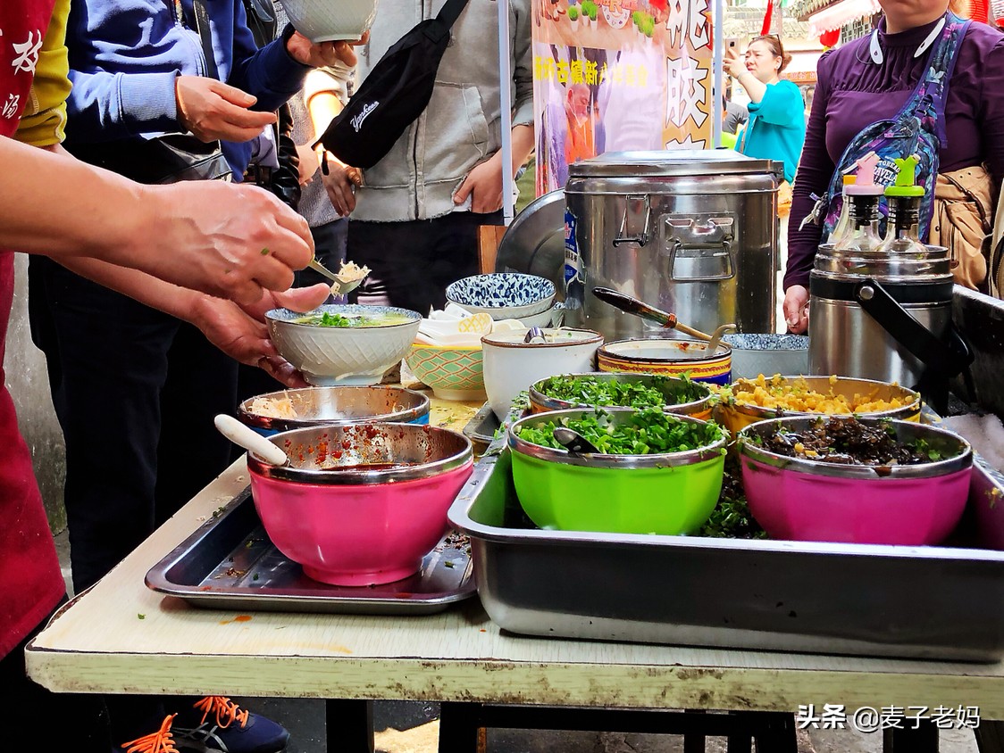 一家三口游古镇必吃网红美食,旅行攻略一个打卡超火美食景点
