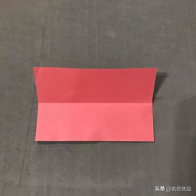 看别人剪新年剪纸很好看,怎么用剪刀来剪新年剪纸