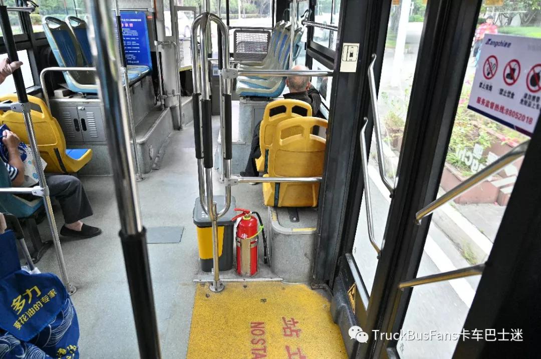 福州公交经典车型，头顶大包的10.5米宇通A74CNG公交车