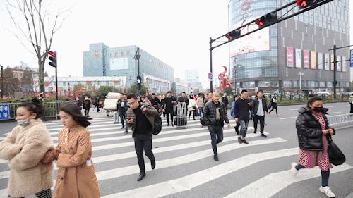 四季青男士毛衣大甩卖宽松轻薄,四季青女装清仓特价毛衣白色