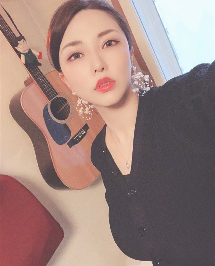 因果报应？33岁著名女星自曝曾被谐星骚扰，如今男方被公司开除