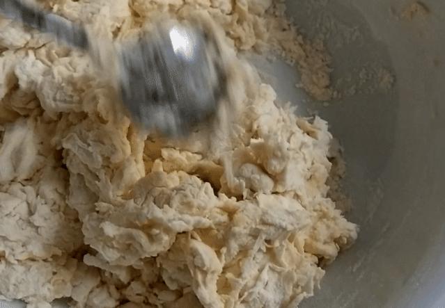 新油条怎么做酥脆松软完整教程,油条怎么做酥脆松软高筋面粉