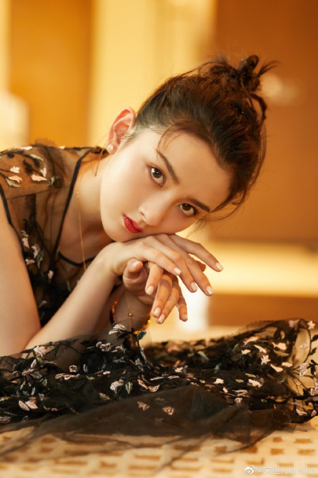 宋祖儿gucci大秀内场,宋祖儿欧洲宫廷造型