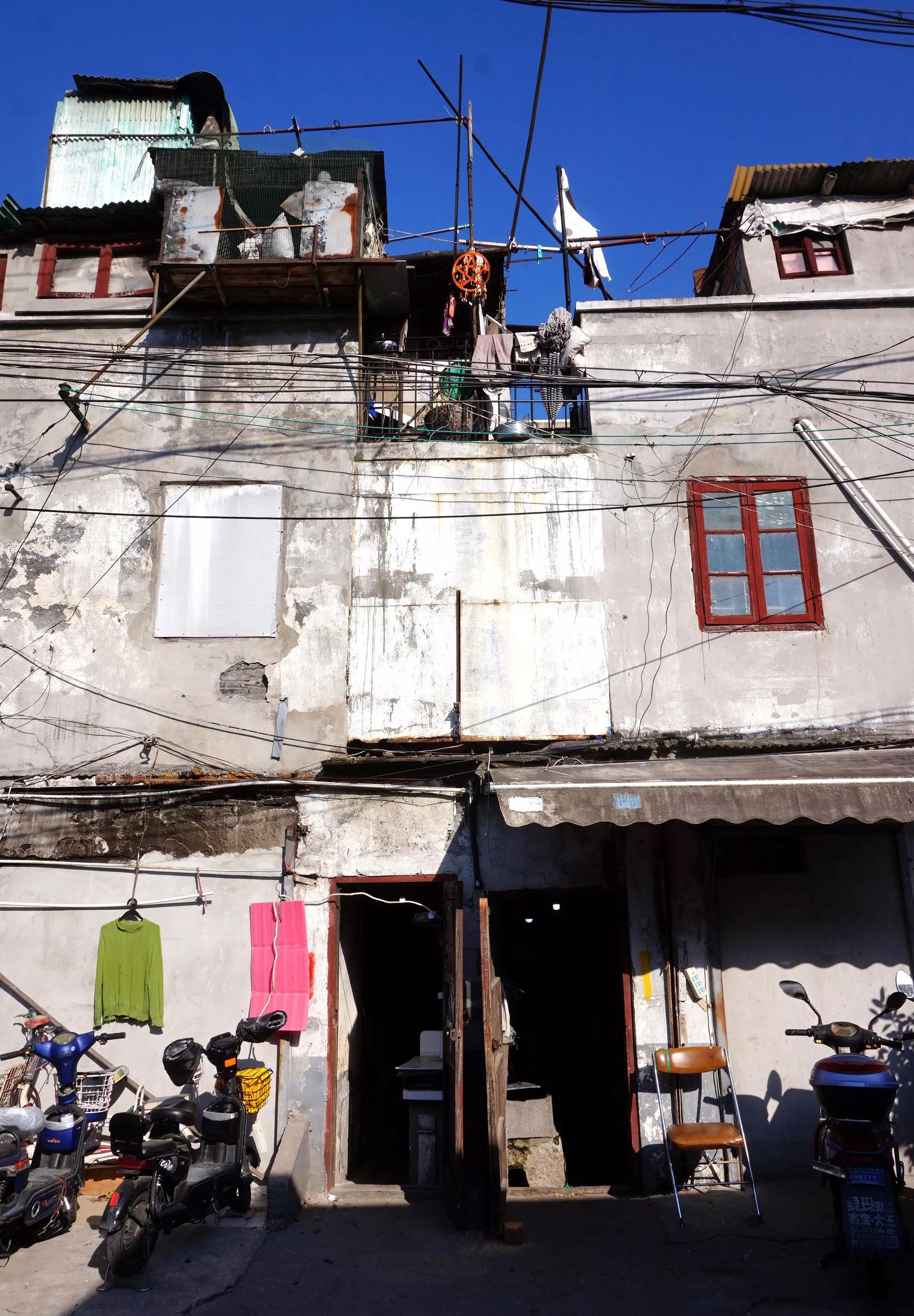 挥挥手不留痕迹,挥挥手不带走一粒尘土