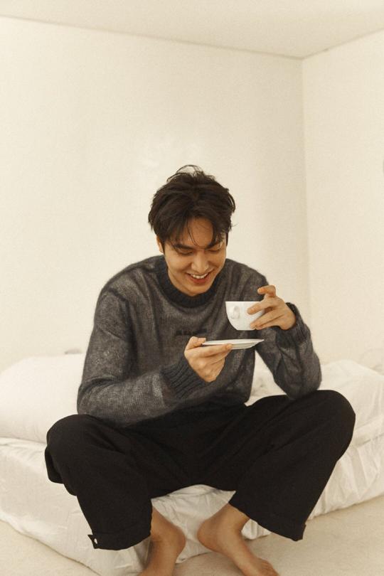 李敏镐穿大衣图片,李敏镐穿黄大衣