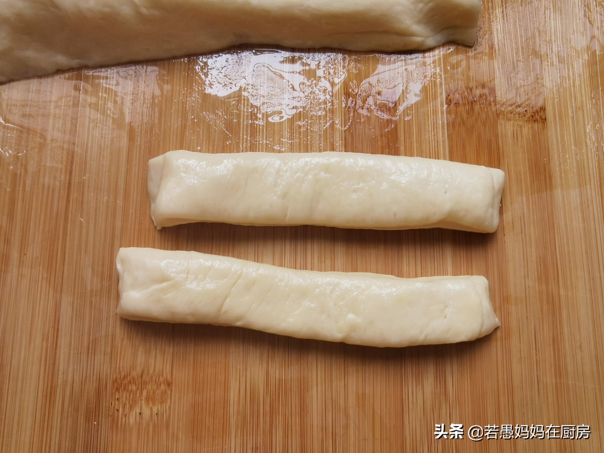 怎样在家做油条外酥里软,最健康油条做法外酥内嫩口感松软