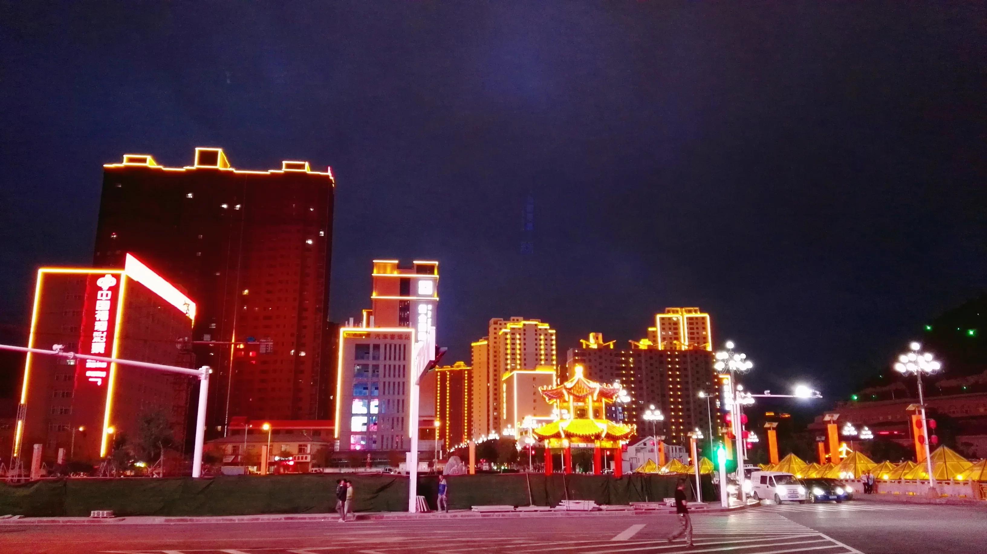 走进延安—登顶圣地宝塔山，感受安塞腰鼓山，游览佛道合一云台山