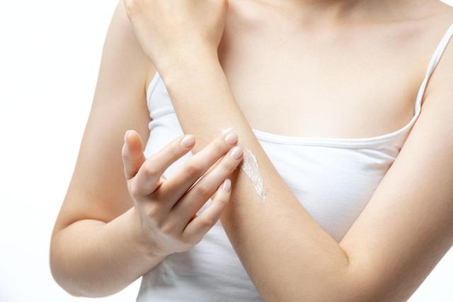 晒黑没白回来,晒黑了有分界线一直白不回来