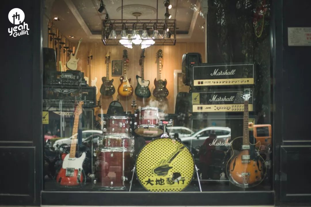 每个城市都有一家能讲故事的吉他店，桂林也是