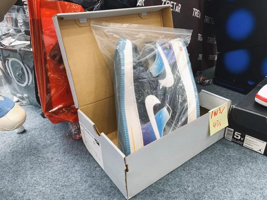 大学生一个月生活费给男朋友买鞋,大学生一个月生活费800可以吗