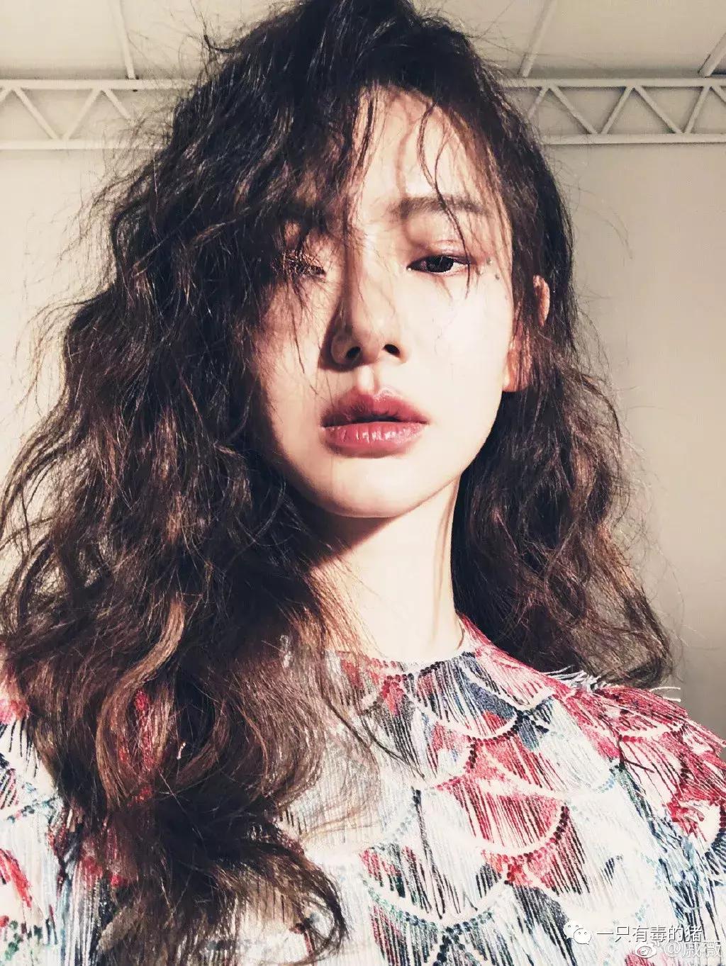 到底是什么神仙眼影盘，能让戚薇用到铁皮