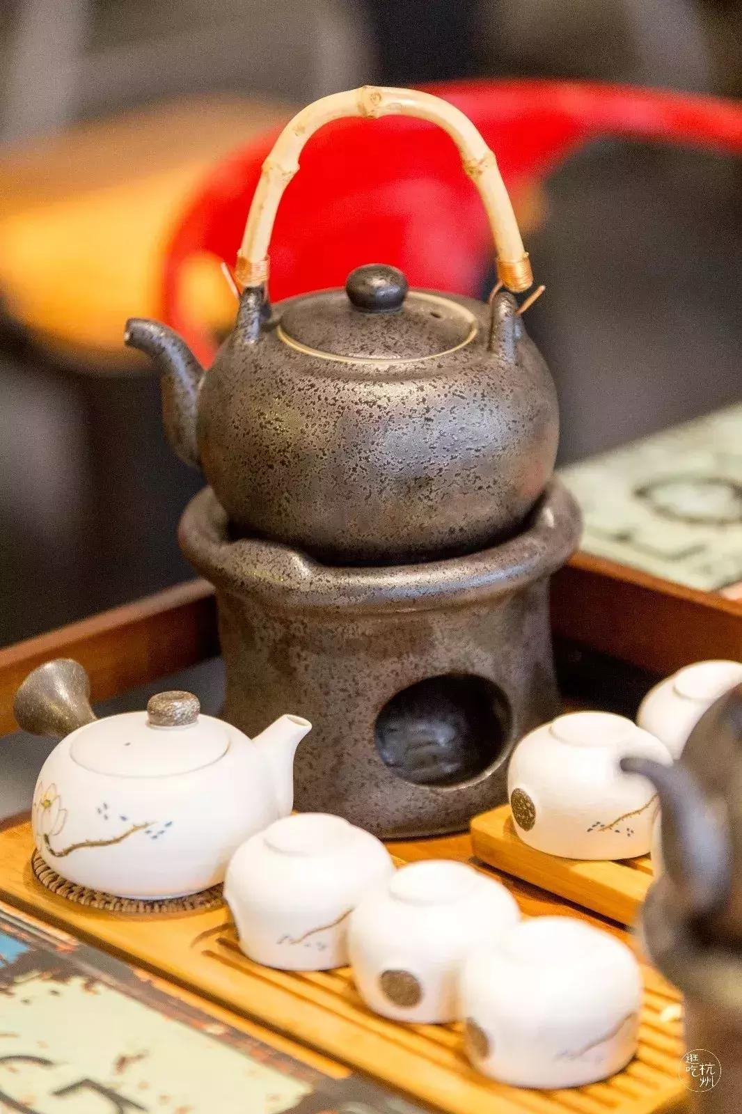 9元一个乌龟包，80+种港式茶点，这家超会卖萌的茶餐厅进门就送你