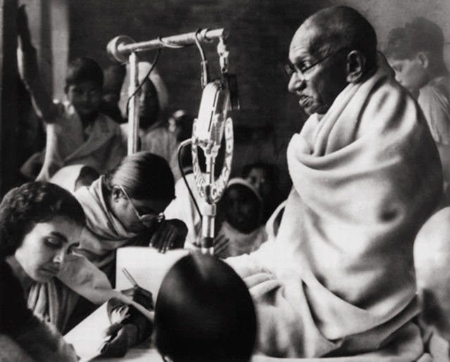 甘地妻子患病奄奄一息,请求丈夫买青霉素,却遭其生气大喊:不