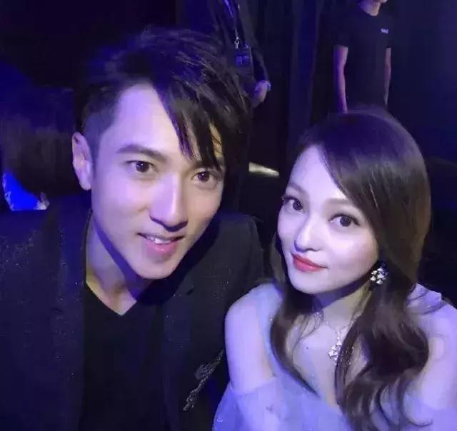 “过气”十年，凭什么她发个问号也能上热搜？