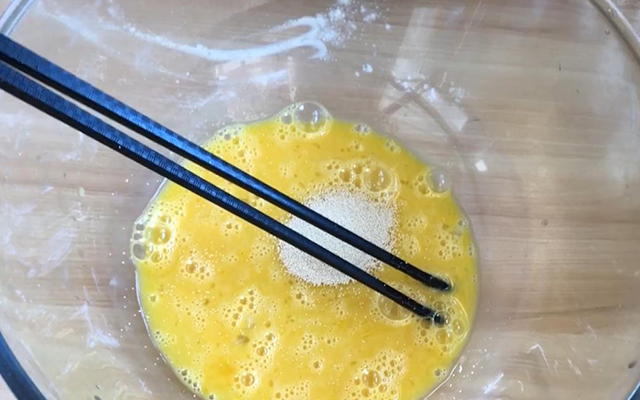 没有高筋面粉怎么用烤箱做面包,不用酵母粉就能做好吃的面包