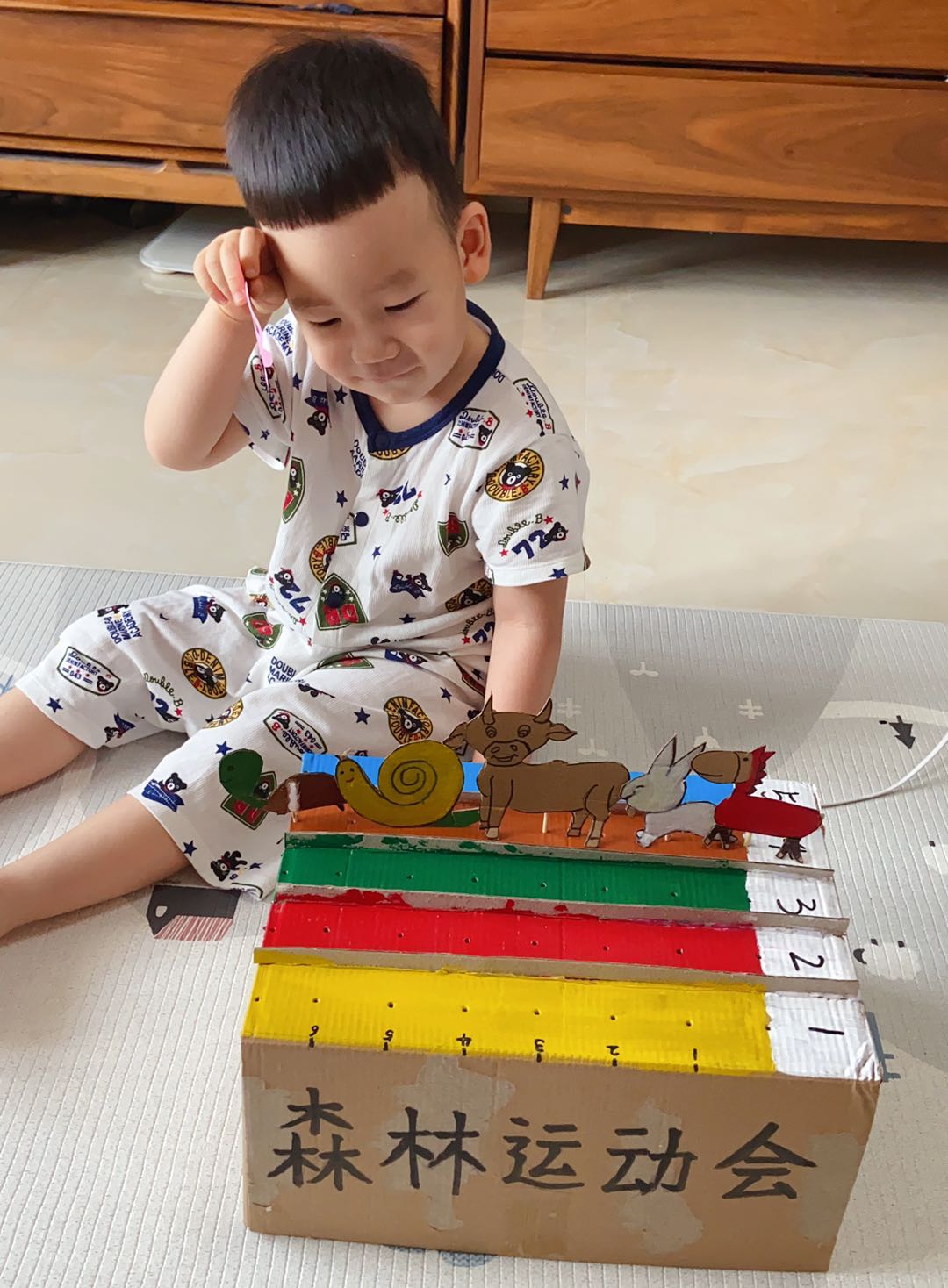 废纸箱可以做什么玩具,不用的废纸箱如何给孩子做玩具