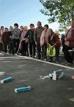 第一次跟女朋友见面送什么小礼物,第一次和女生约会她送我礼物