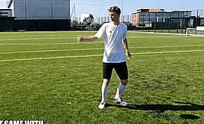 初学者足球颠球教学视频,单脚足球颠球教学初学者