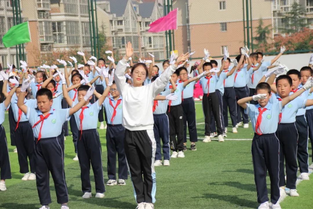 建*党**百年喜迎国庆——西安经开第二小学队列队形广播*比操**赛