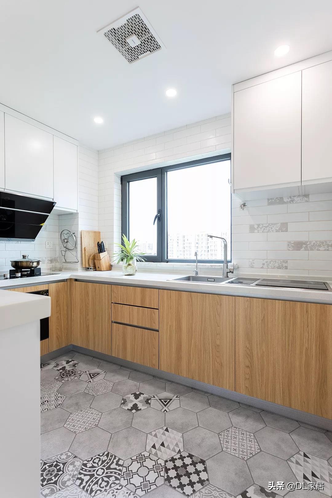 龙猫墙画效果图,雨天的龙猫墙绘