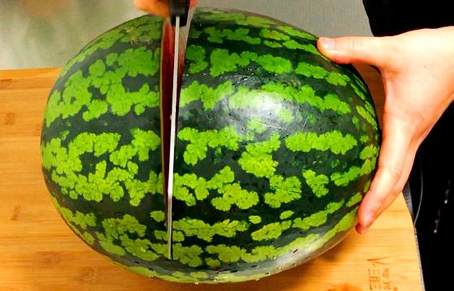 买西瓜时把所有西瓜拍一遍,为什么买西瓜要用手拍两下