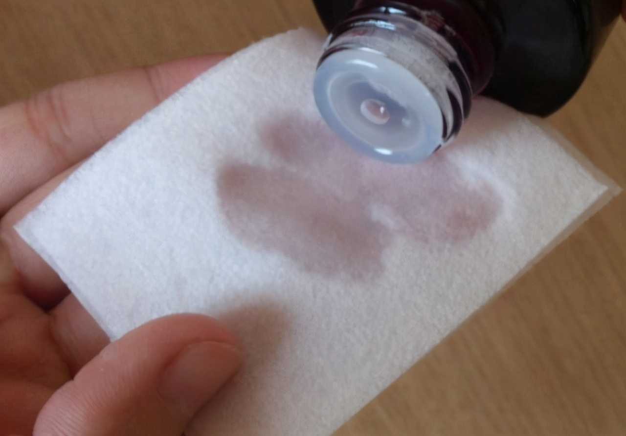 擦乳液都觉得油怎么回事,擦乳液感觉粘粘的