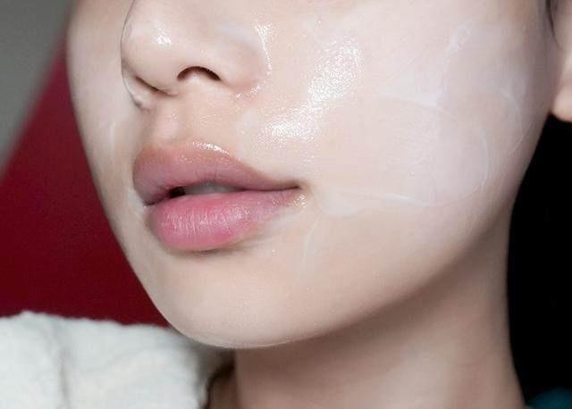 皮肤不吸收水是什么原因,皮肤搓泥不吸收护肤品怎么办