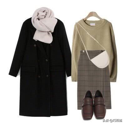 黑色中长款大棉衣穿搭高级感,黑色棉衣显瘦遮肉