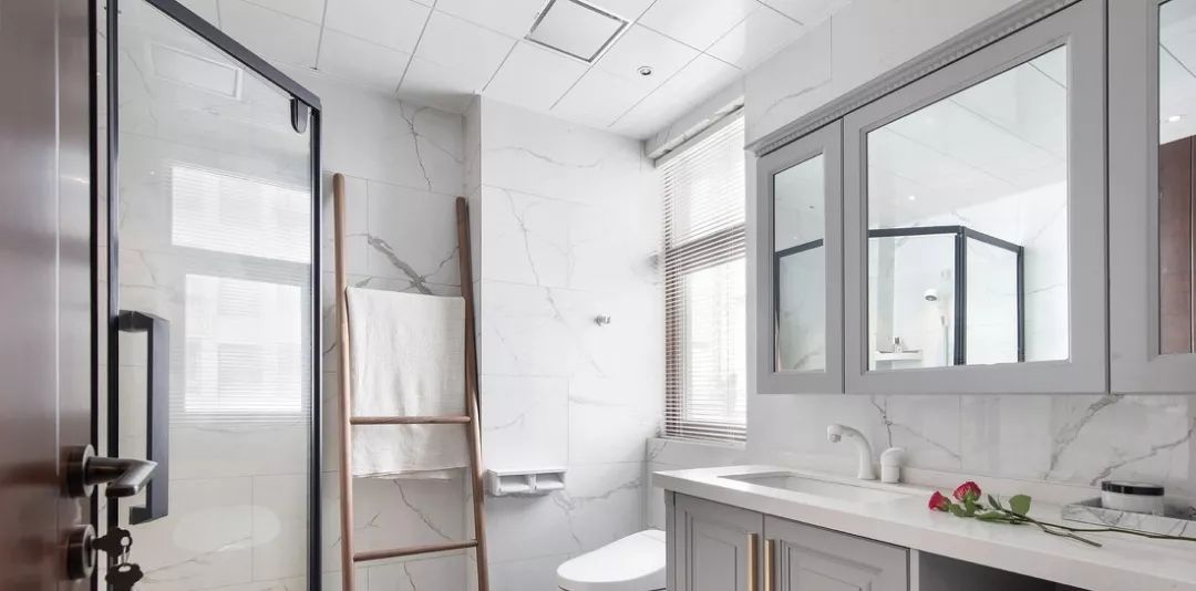 卫生间圆镜子加镜柜效果图,卫生间智能镜柜一体选哪种