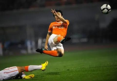 鲁能打破12场不胜的魔咒,鲁能11号球衣魔咒