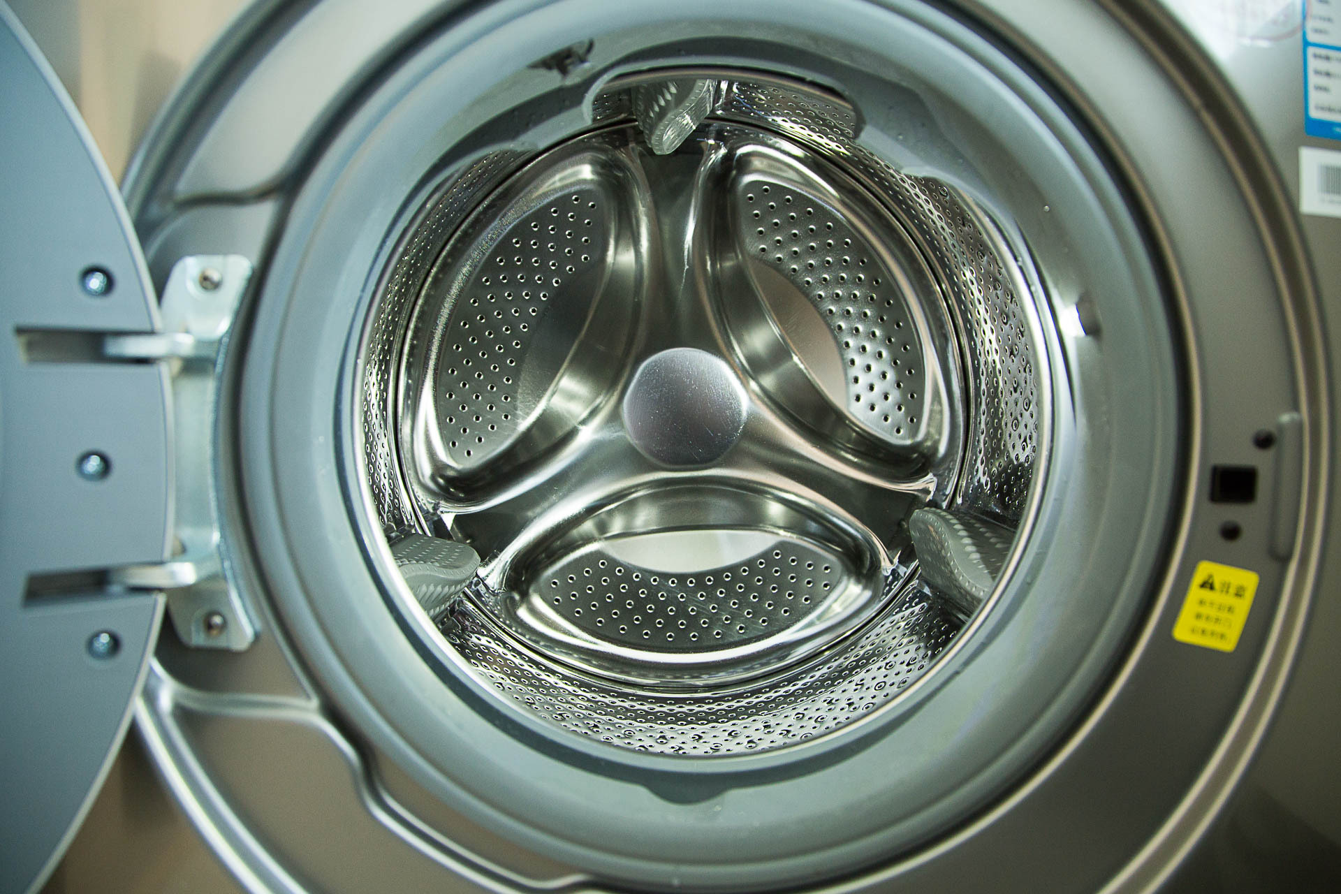 美的挂壁式洗烘洗衣机,美的洗烘一体洗衣机直驱