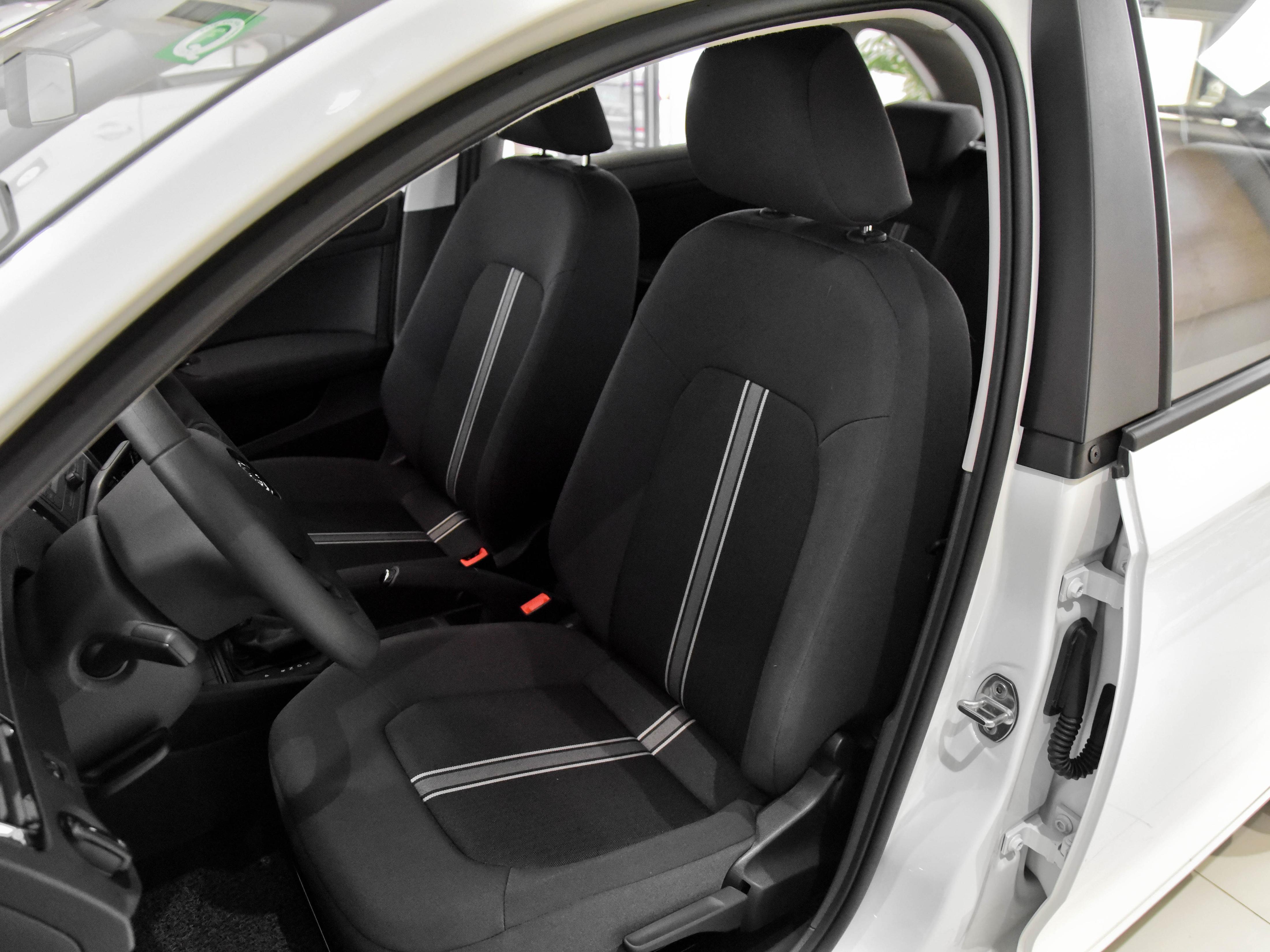 低配便宜，一样是自动挡，5.6L油耗加92号汽油，带你看斯柯达昕动