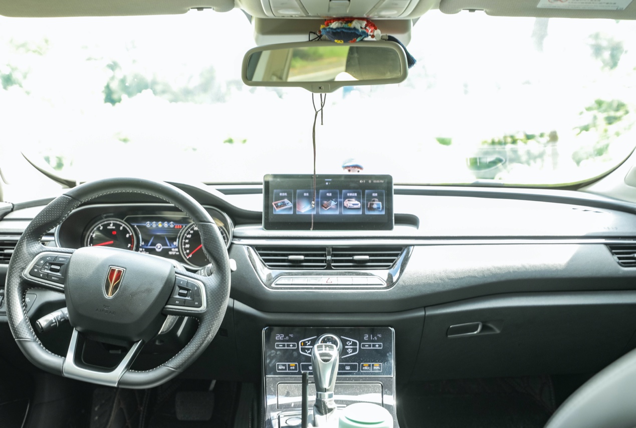 试驾新款红旗h5,红旗h5值得买吗有哪些缺点