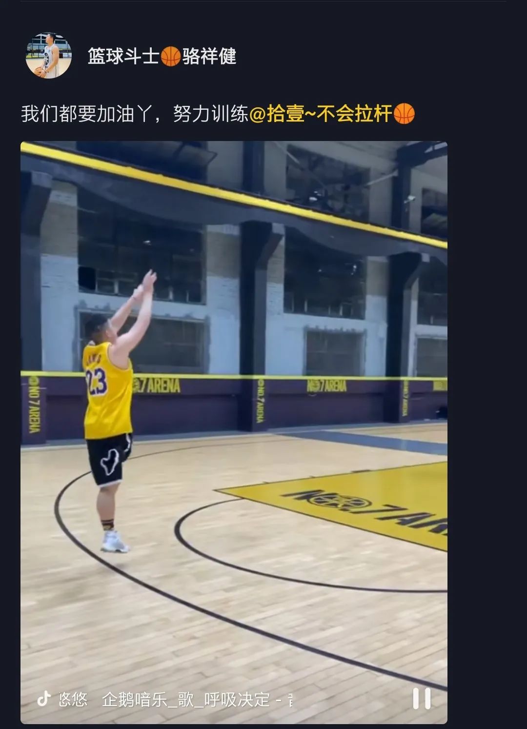 13岁独臂篮球少年网络爆红,广东独臂篮球少年成为运动员