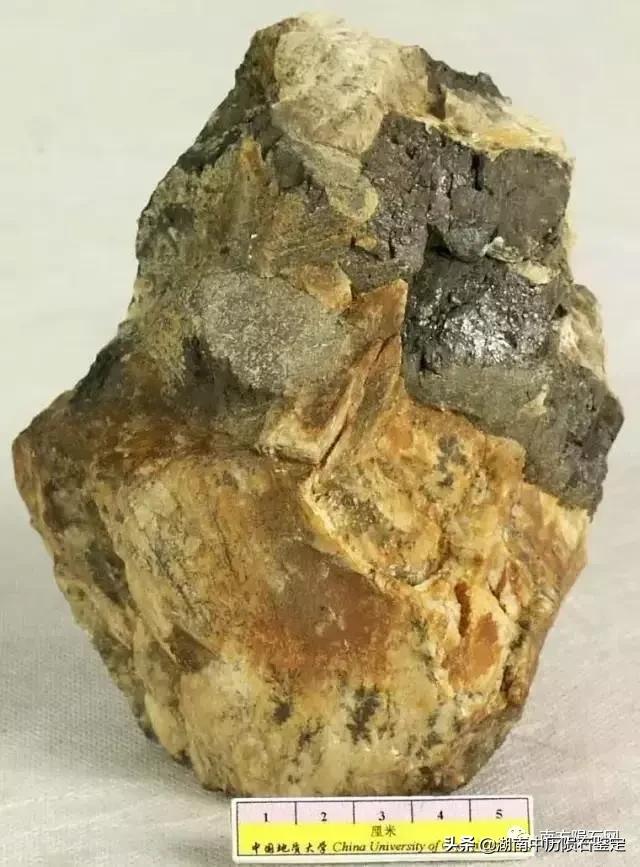 月球陨石与地球矿石的区别,月球陨石和矿石有什么区别