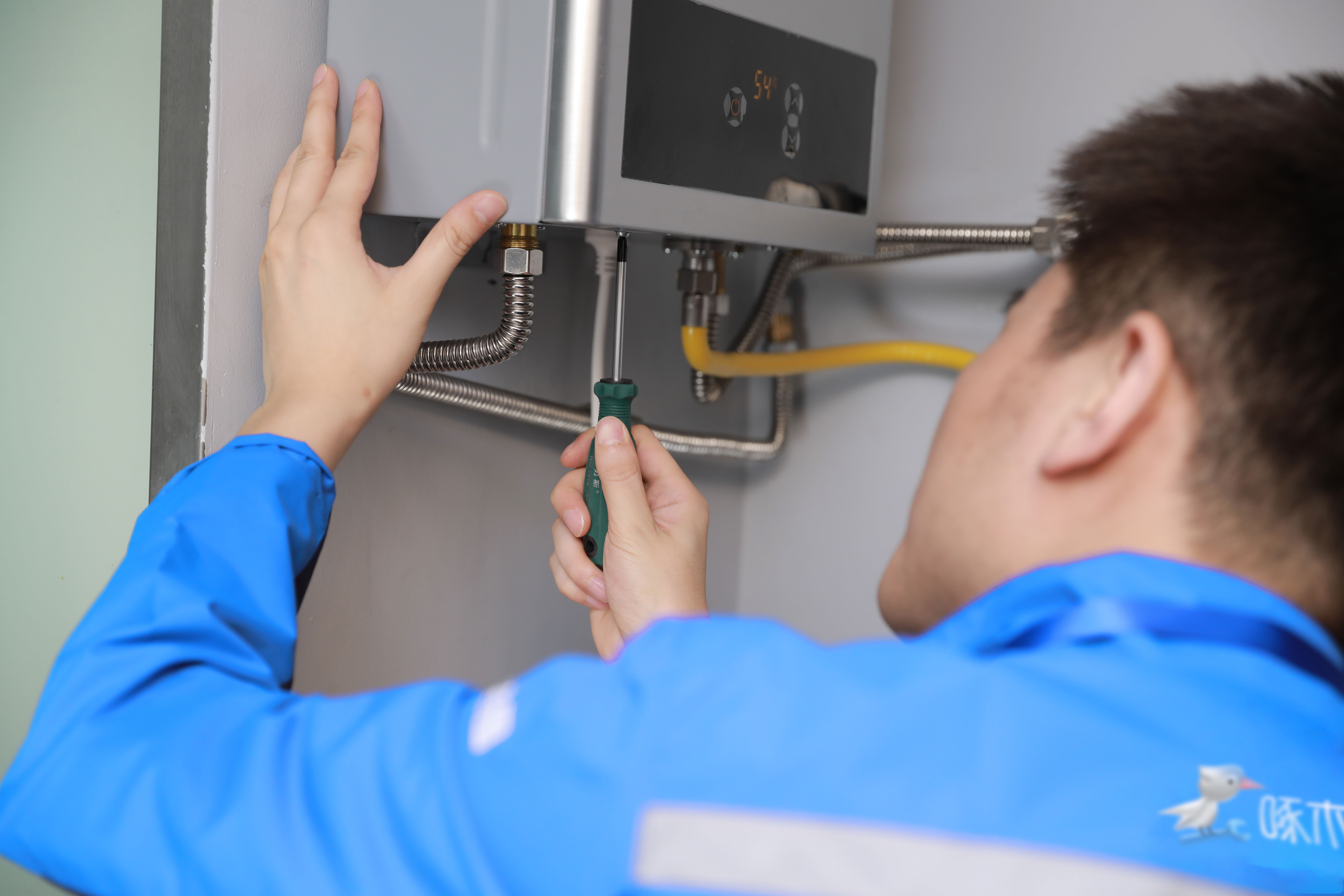 电热水器安装在什么位置最佳,电热水器增压泵正确安装视频