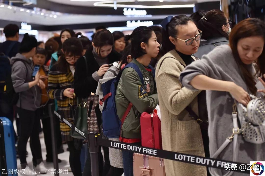 中国游客时隔9月再现韩国免税店,中国游客挤爆韩国免税店