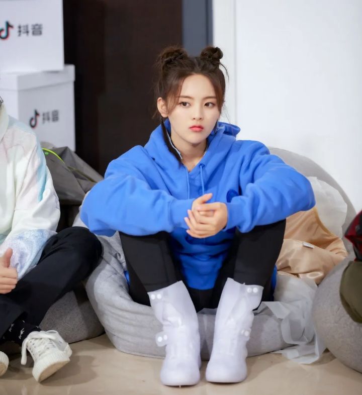 杨超越翻版宋祖儿？别开玩笑了