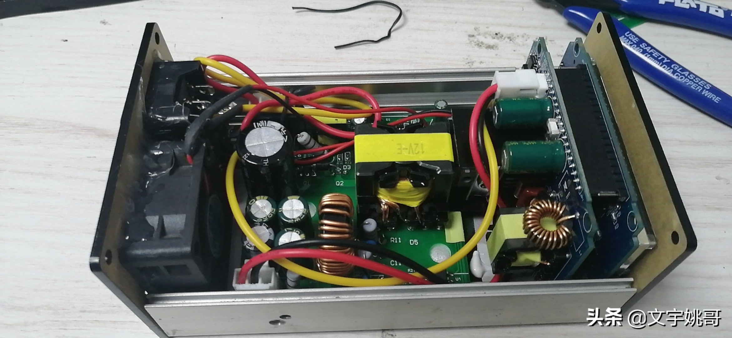 还在玩T12吗?快来看看用WY710高频烙铁主板组装台高性能高频烙铁