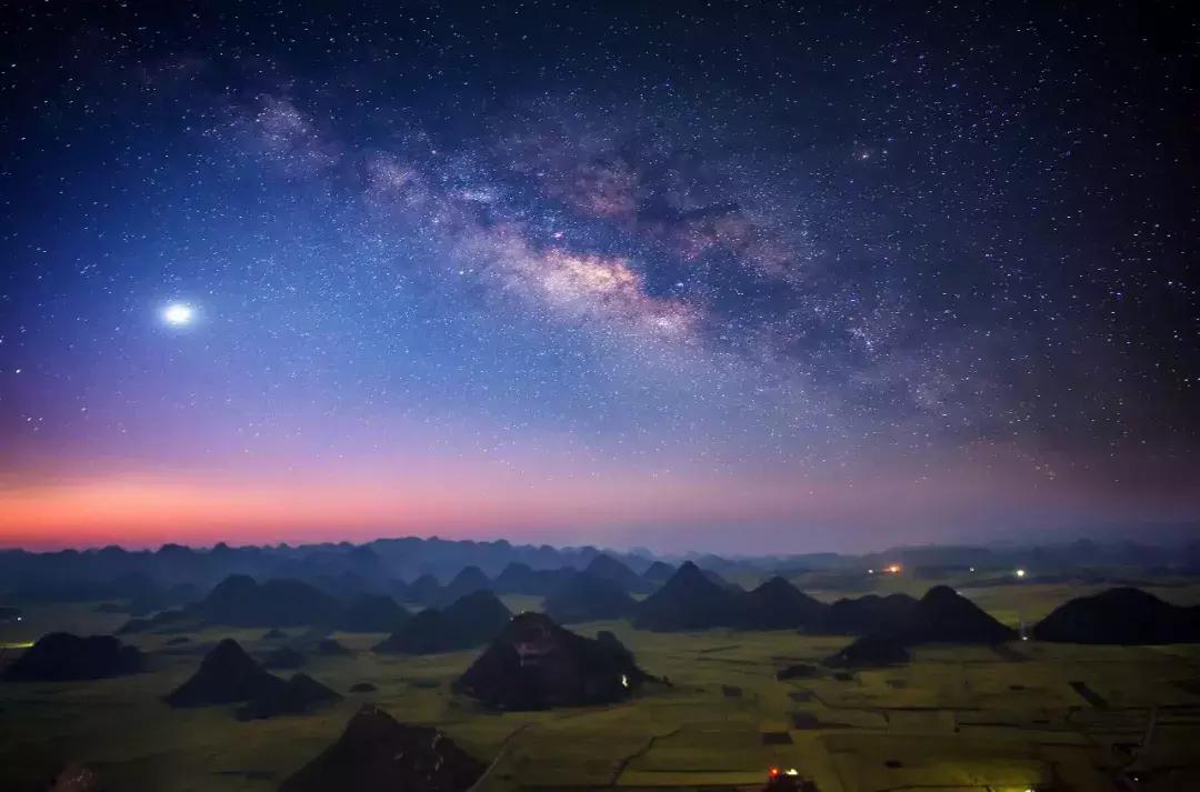 夜读|以芳华立誓，不负你眼中星辰熠熠