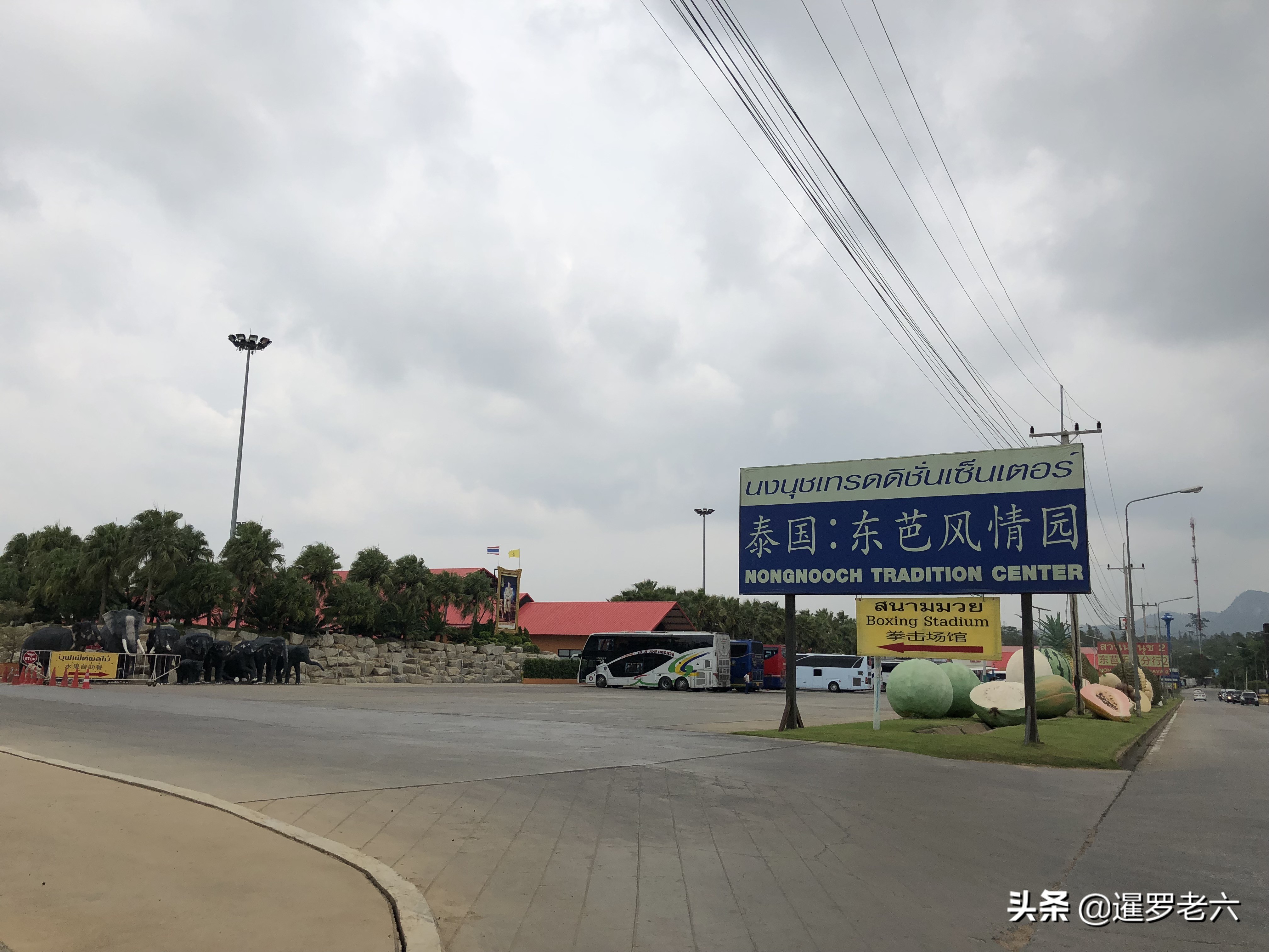 芭堤雅“东芭乐园”,外国游客门票比本地人贵不少!景色确实美!