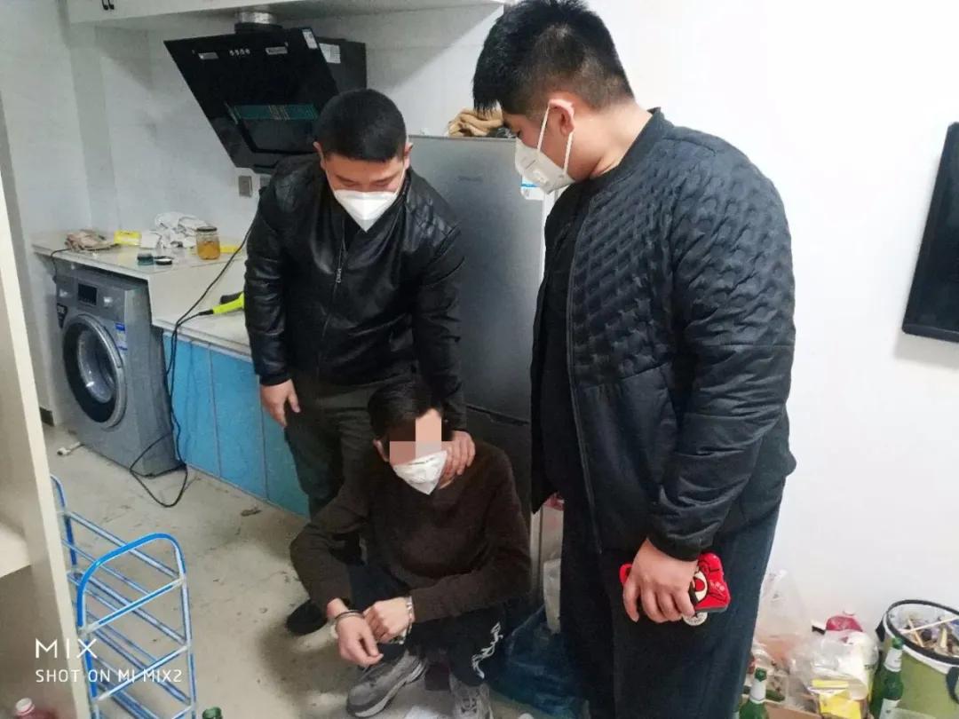 女子朋友圈卖口罩诈骗200余万被捕,诈骗口罩几十万报案会不会被通缉