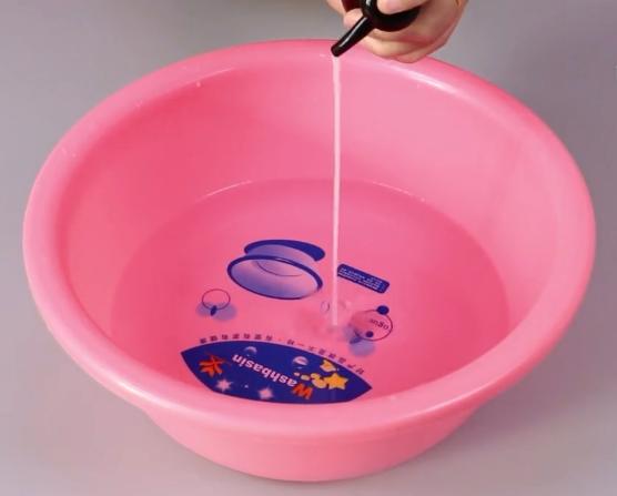 卷发梳脏了怎么清理,怎样清理卷发梳上的头发