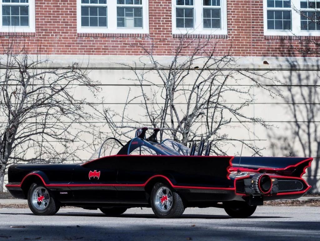 布鲁斯韦恩的蝙蝠车,布鲁斯韦恩开蝙蝠车