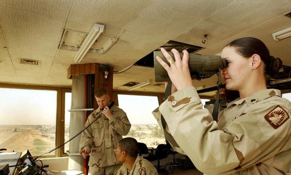 来自500年*火军**商的周边装备，情人节送男友一份“硬核”套装