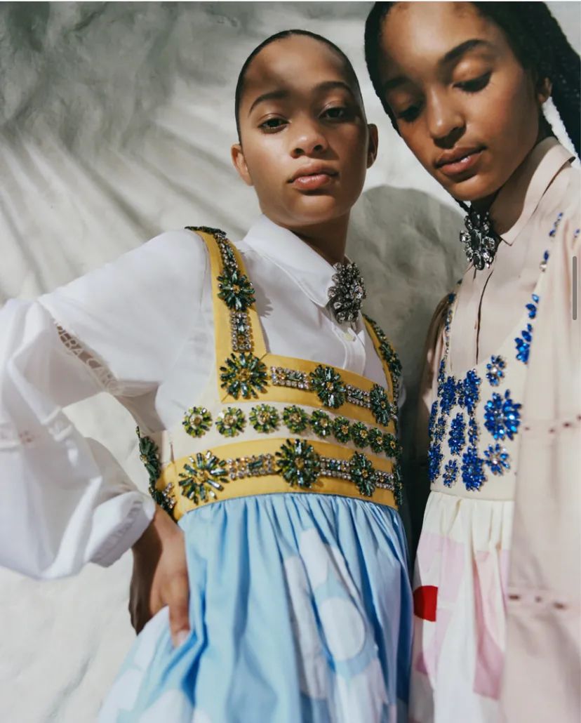 虞书欣穿的可爱灵动的衣服,自己认为适合虞书欣的衣服