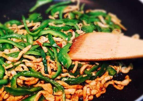 无论炒哪种肉丝,都不要直接下锅,多做2步,肉丝不干不柴很入味