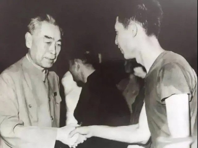 1972年徐根宝与阿尔巴尼亚赛后，受到周总理接见：你们踢得很好